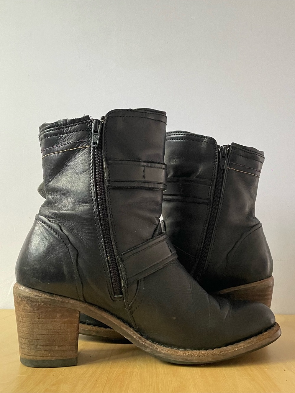 Taos Black Leather Ankle Booties | US 10 - Picture 5 of 10